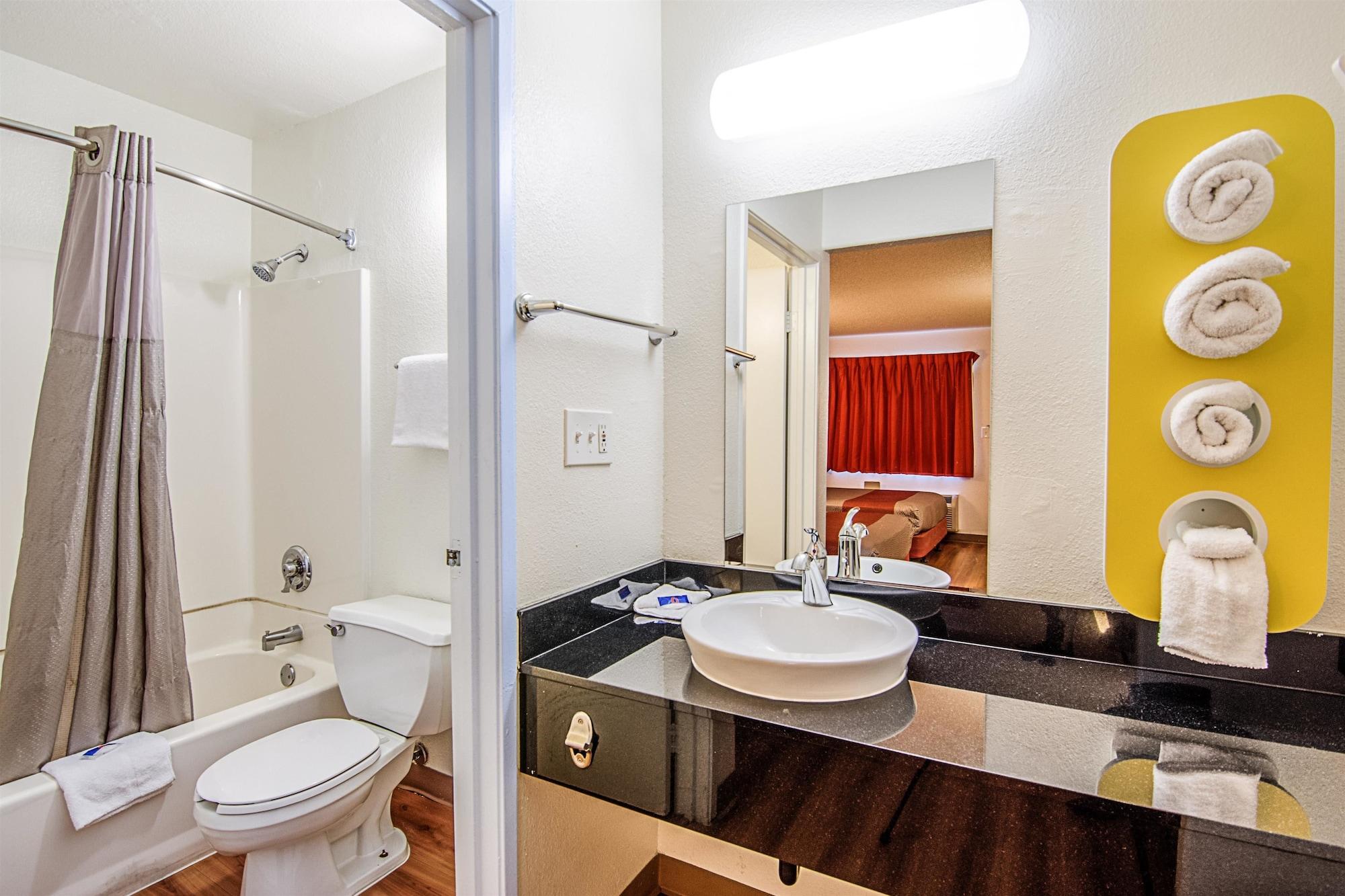 Park Inn By Radisson, Modesto Exterior photo