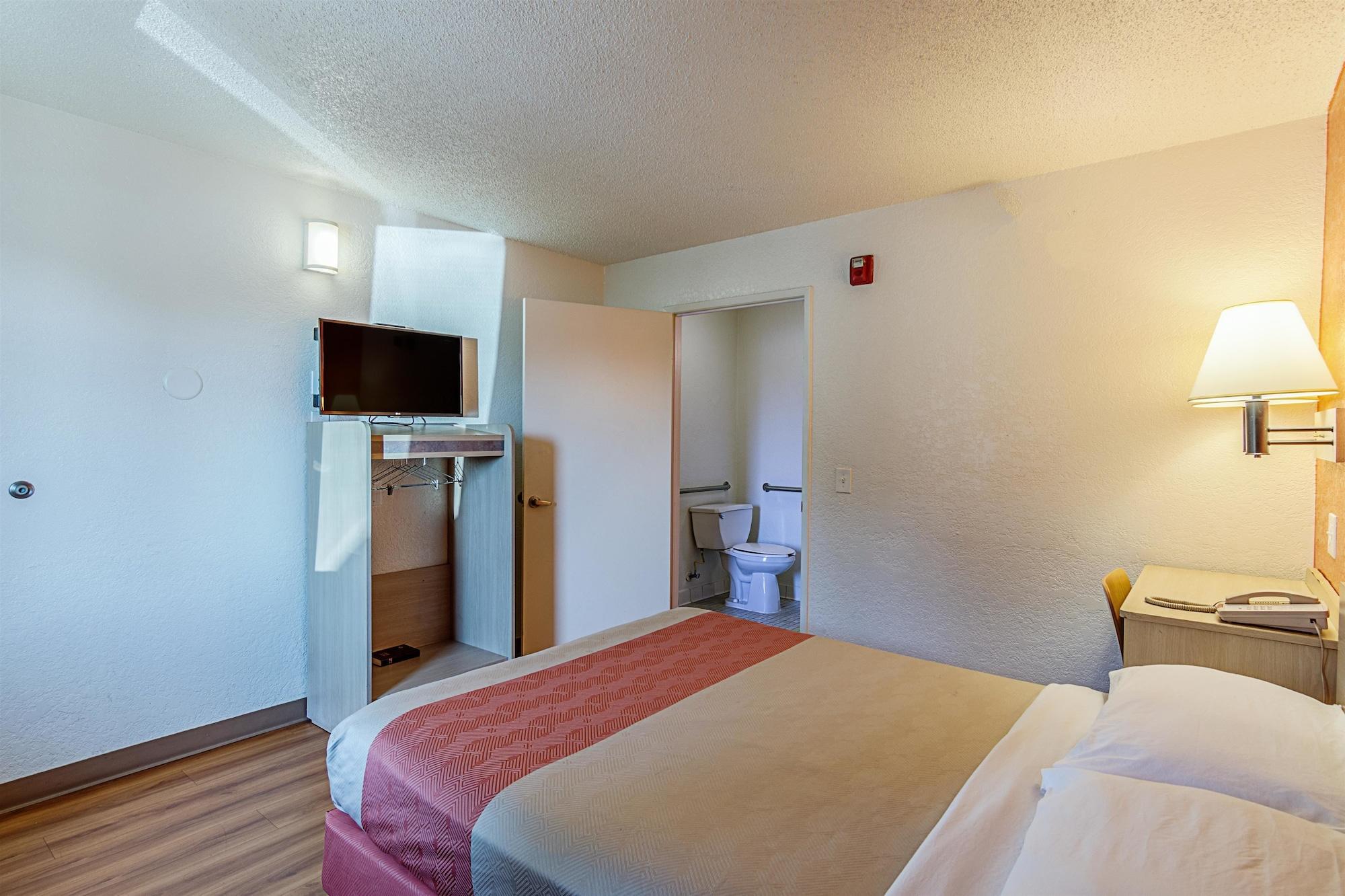 Park Inn By Radisson, Modesto Exterior photo