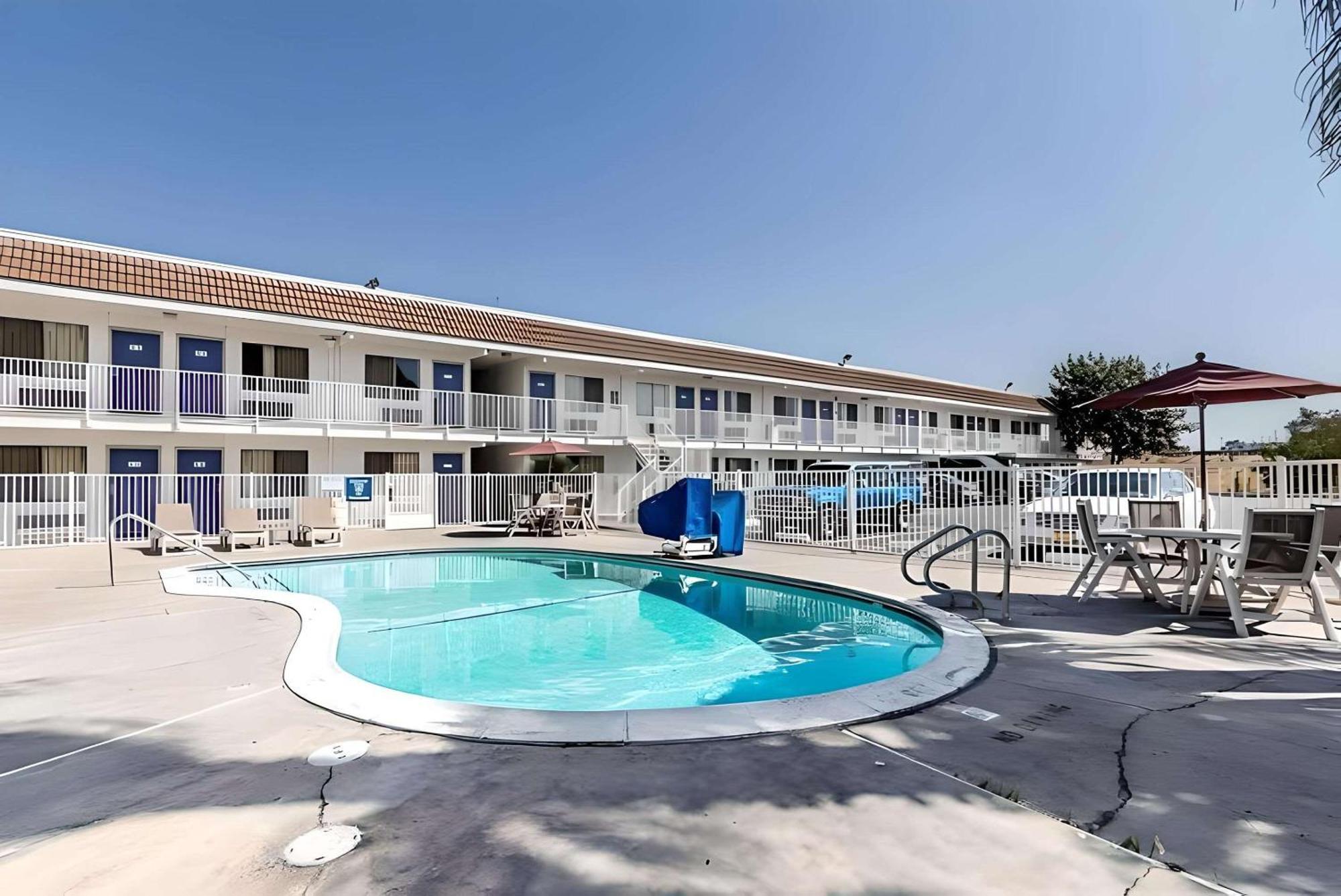 Park Inn By Radisson, Modesto Exterior photo