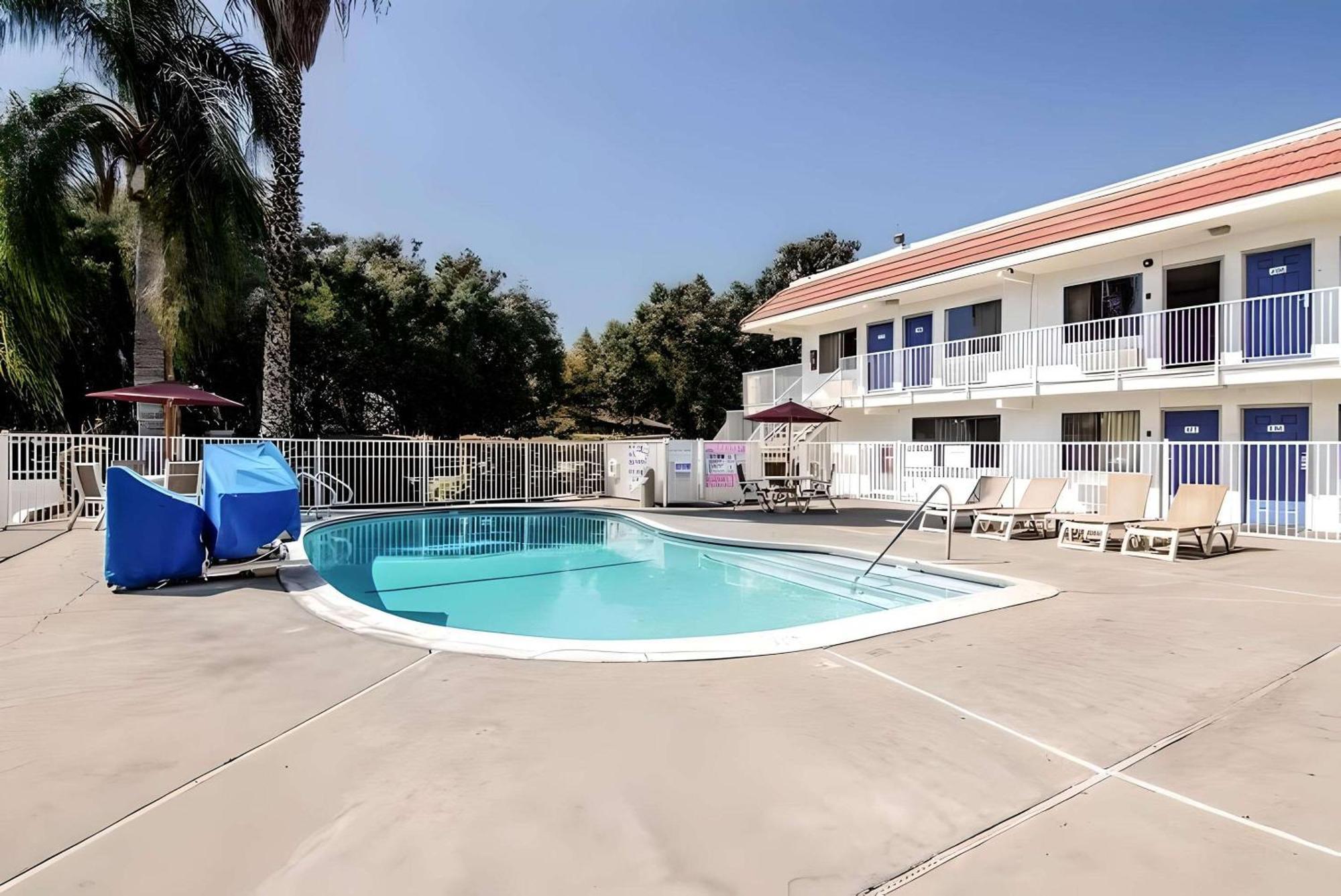Park Inn By Radisson, Modesto Exterior photo