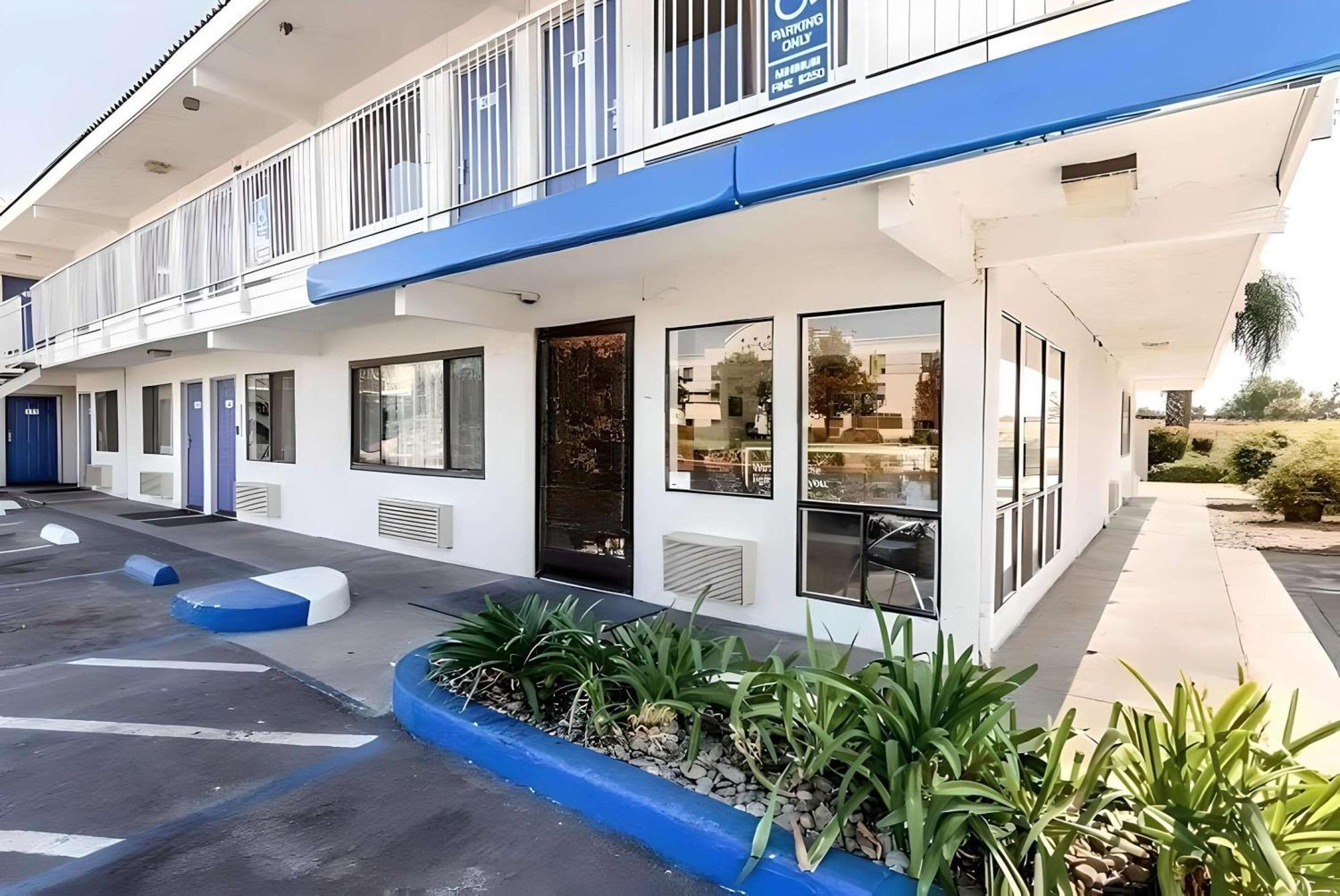 Park Inn By Radisson, Modesto Exterior photo