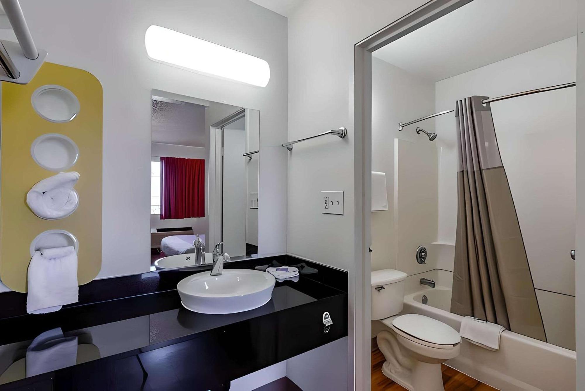 Park Inn By Radisson, Modesto Exterior photo
