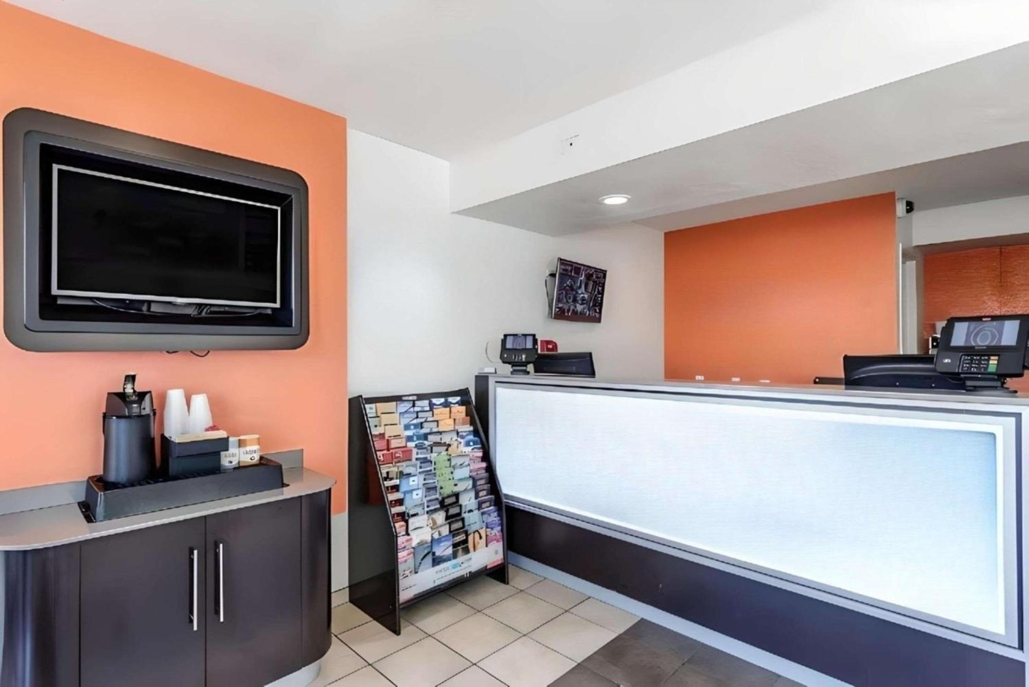 Park Inn By Radisson, Modesto Exterior photo