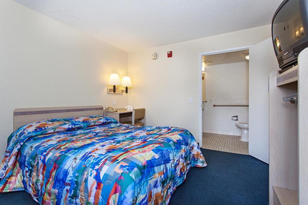 Park Inn By Radisson, Modesto Exterior photo