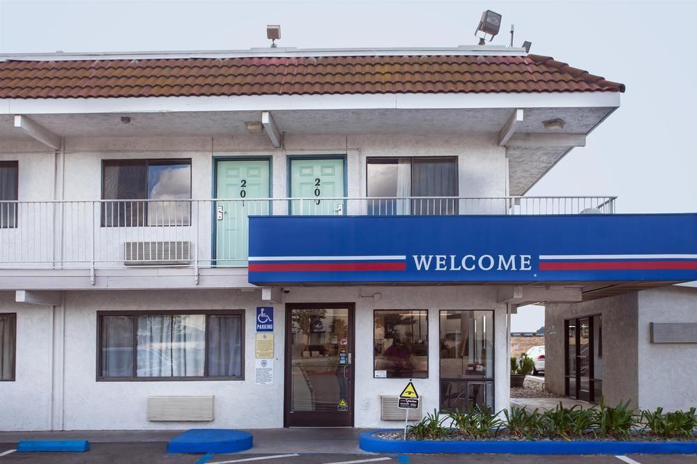 Park Inn By Radisson, Modesto Exterior photo
