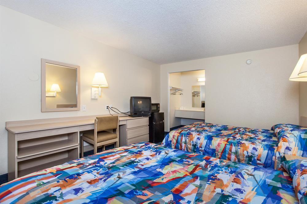 Park Inn By Radisson, Modesto Exterior photo