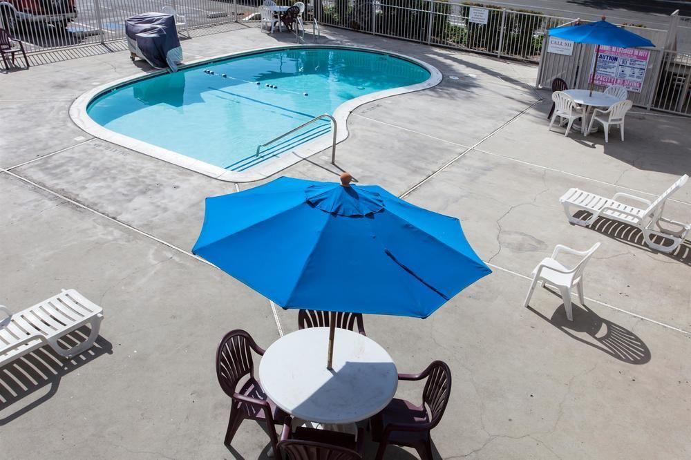 Park Inn By Radisson, Modesto Exterior photo