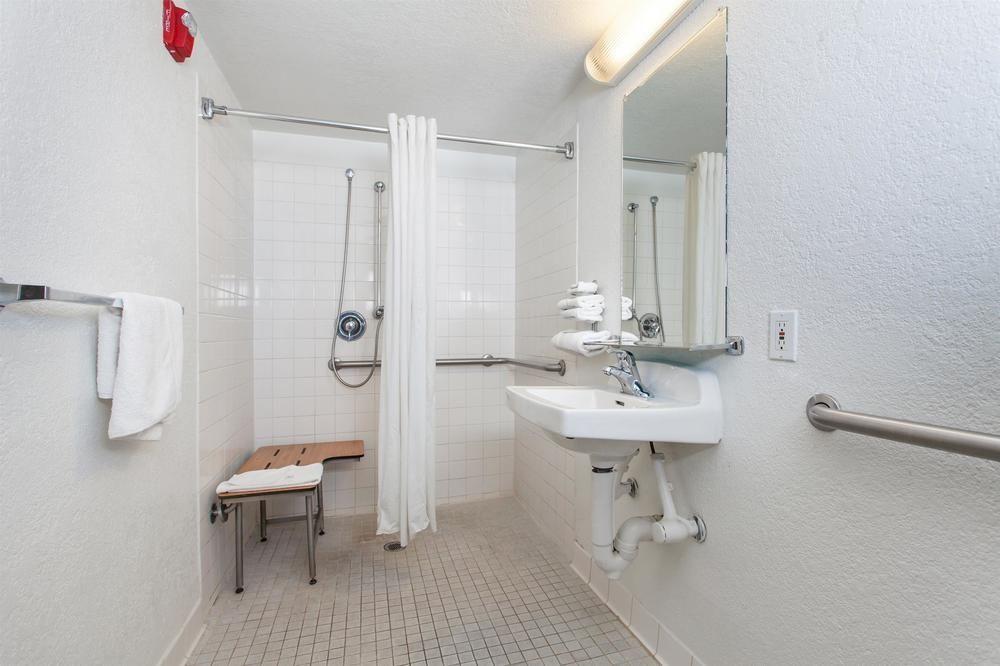 Park Inn By Radisson, Modesto Exterior photo