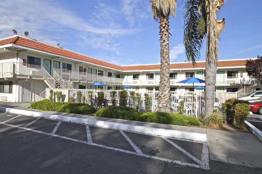 Park Inn By Radisson, Modesto Exterior photo