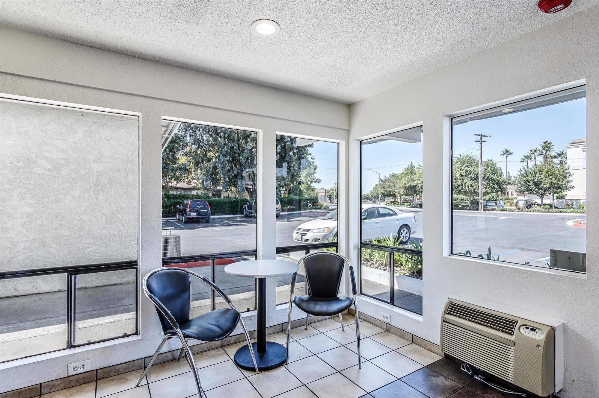 Park Inn By Radisson, Modesto Exterior photo
