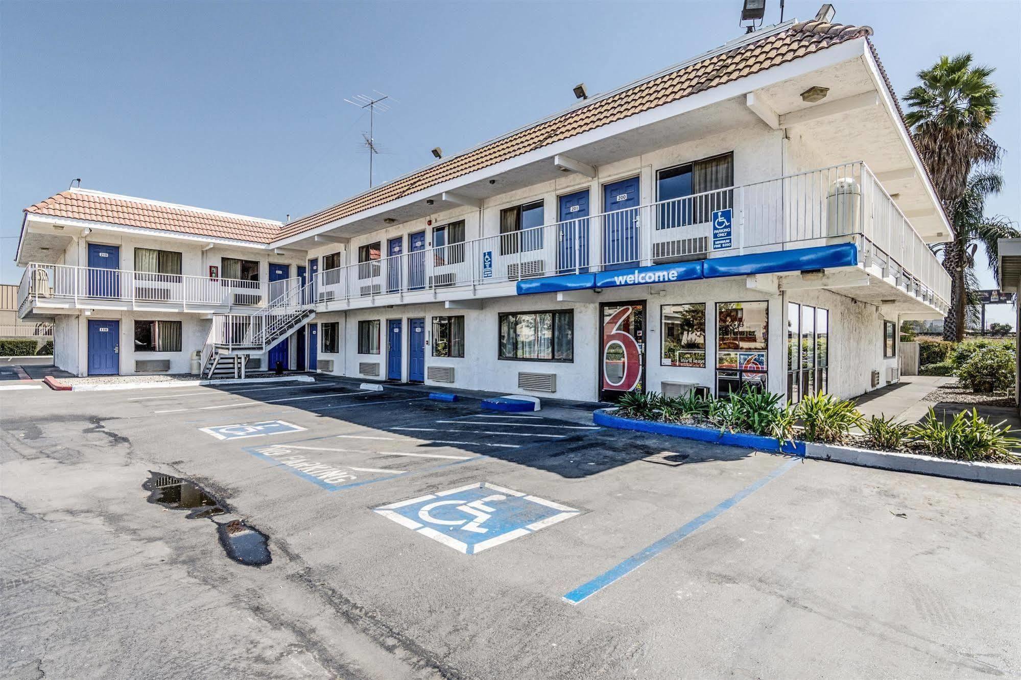 Park Inn By Radisson, Modesto Exterior photo