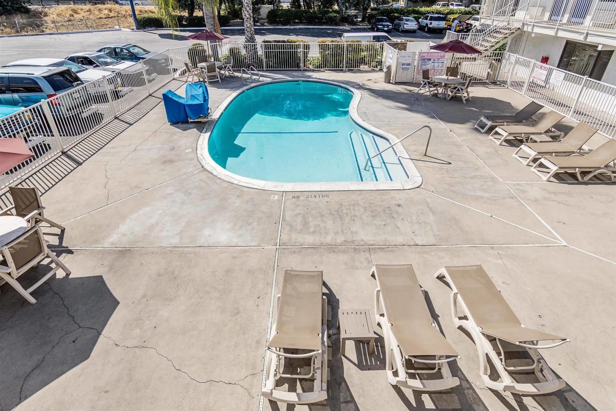 Park Inn By Radisson, Modesto Exterior photo