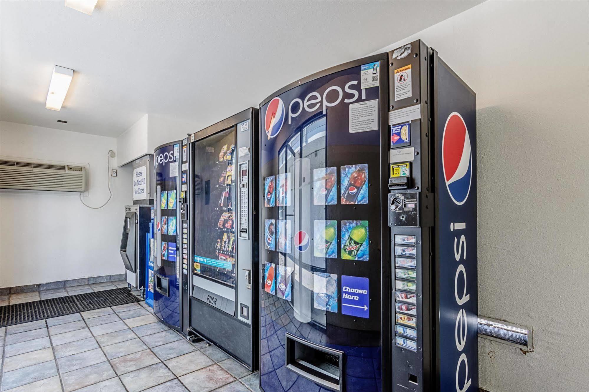Park Inn By Radisson, Modesto Exterior photo