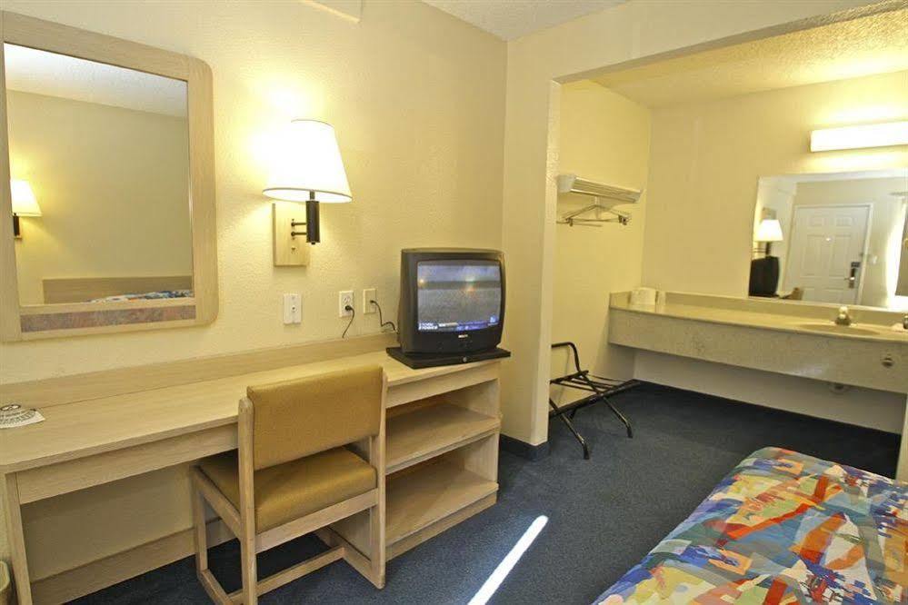 Park Inn By Radisson, Modesto Exterior photo